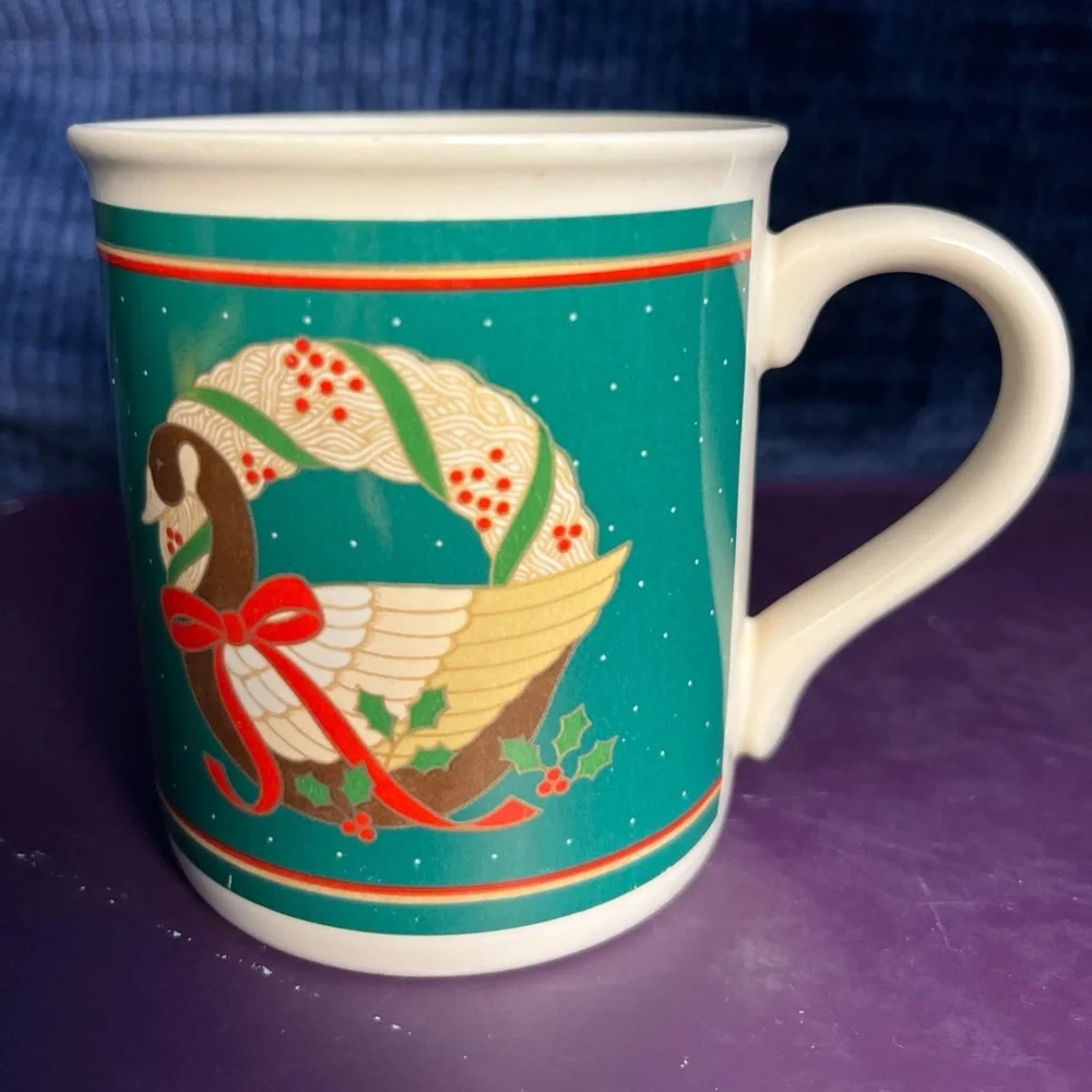 Hallmark Vintage Christmas Mug with Goose and wreath Festive